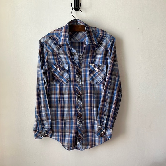 Vintage lightweight plaid top - Picture 2 of 9